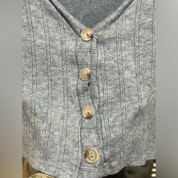 Bloomingdale’s brand Aqua Blue bottom cropped cardigan - Picture 4 of 8